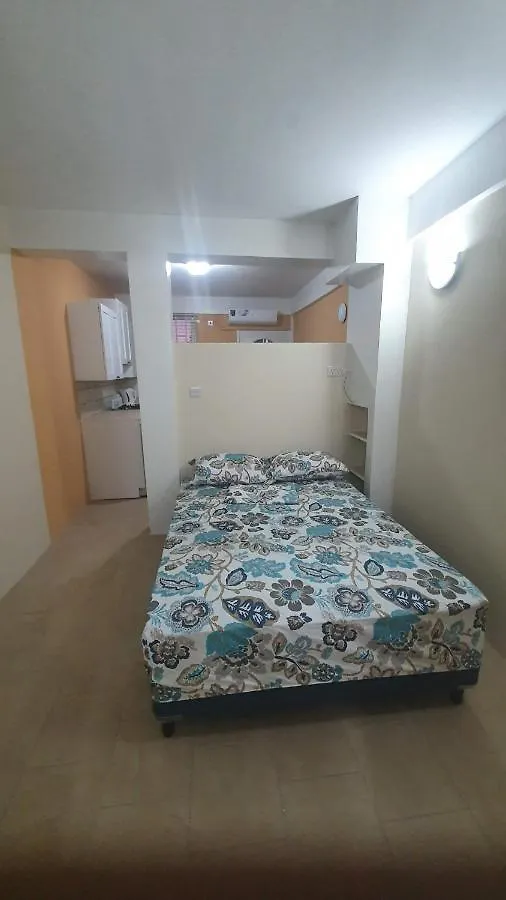 2 Minutes From Roseau, Cozy Studio With Shared Pool