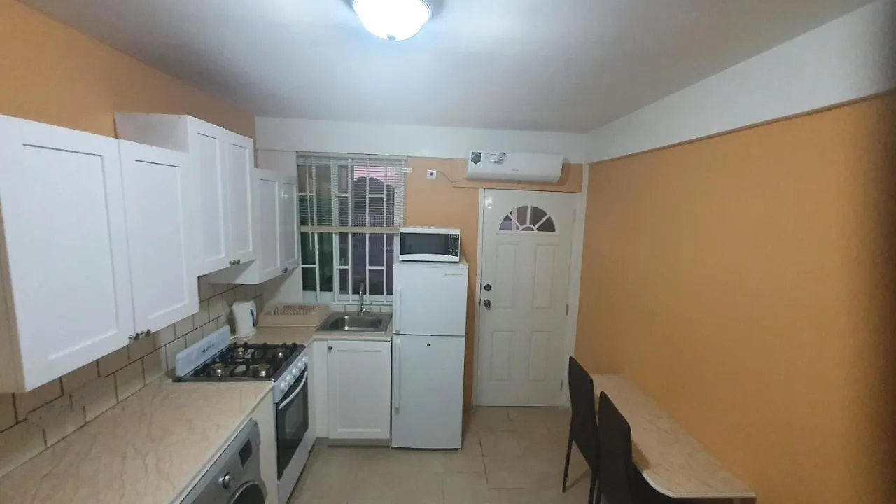 דירה 2 Minutes From Roseau, Cozy Studio With Shared Pool